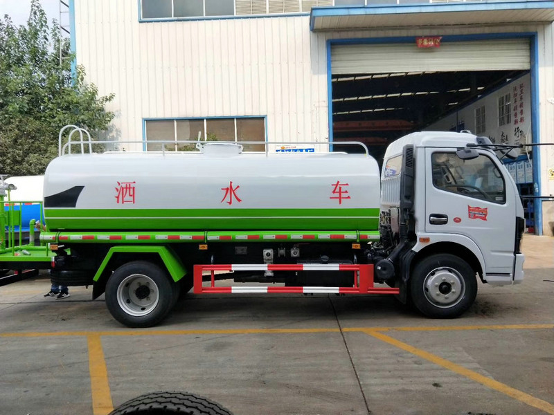 国六东风凯普特D7洒水车